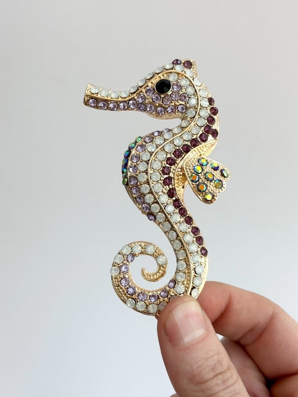 Seahorse Rainbow Rhinestone Gold Toned Jumbo Vintage Inspired Brooch Pin - Picture 12 of 16